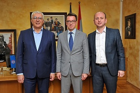 Ambasador Vladislav Maslennikov se sastao sa liderima "Demokratskog fronta" Ambasador Vladislav Maslennikov se sastao sa liderima "Demokratskog fronta"